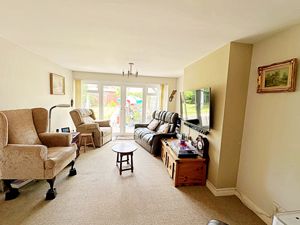 Living room- click for photo gallery